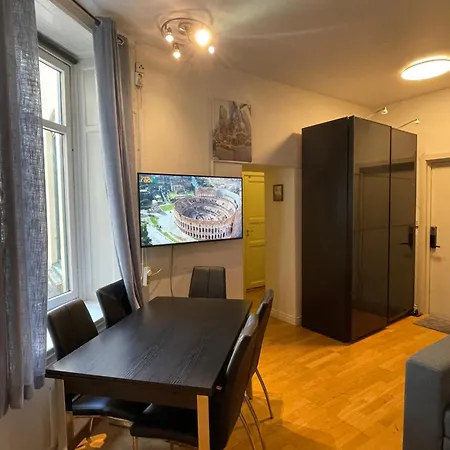Apartment S, Center *