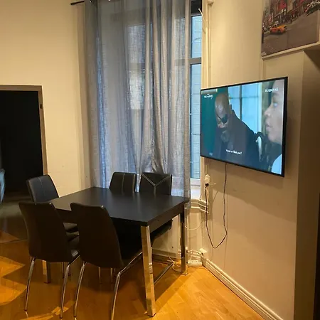 Apartment S, Center *