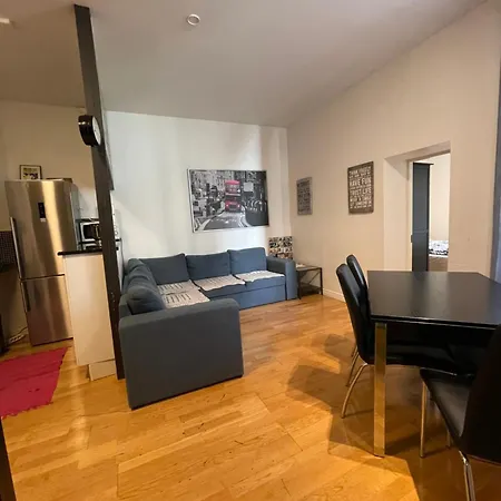 S, Center Apartment