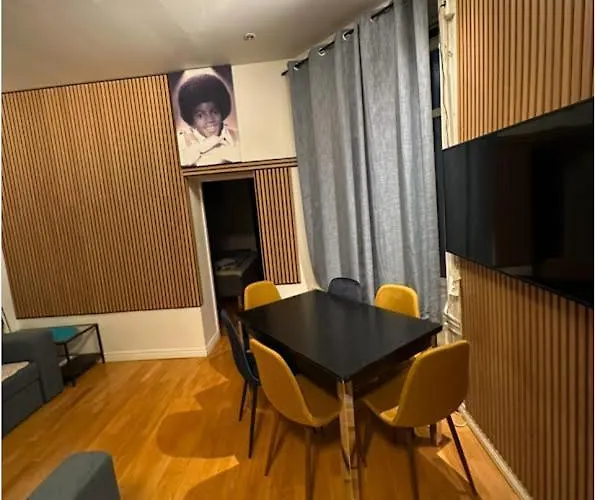 Appartement S, Center