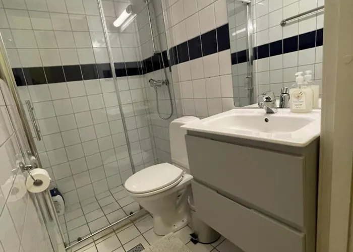 Apartament S, Center